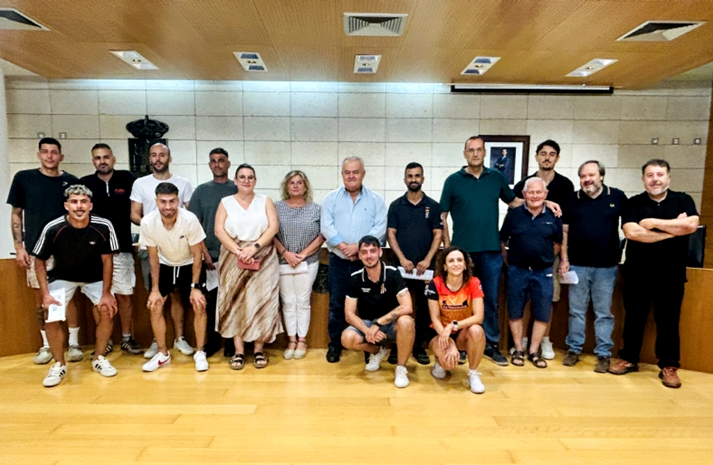 El Ayuntamiento firma convenios con 18 clubes deportivos para regular el uso de las instalaciones municipales